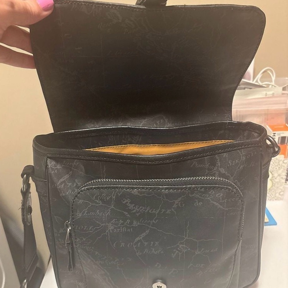 Patricia Nash black crossbody purse. Several compartments. Very versatile - Picture 5 of 10